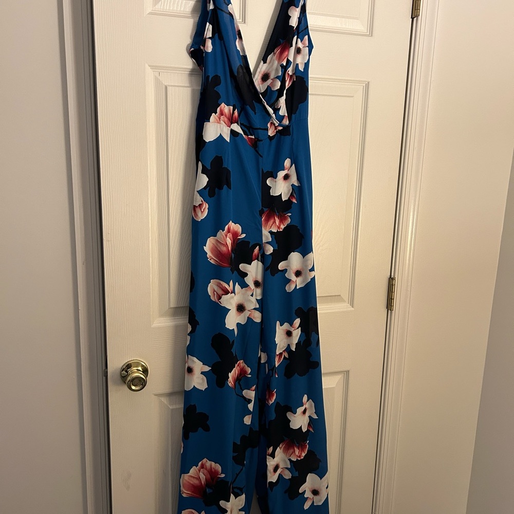 Lulus jumpsuit size M new with tags!